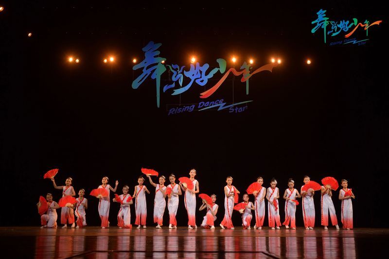 热烈祝贺星之梦艺术中心第十四届大型舞蹈专场文艺晚会《艺路生花》即将绽放
