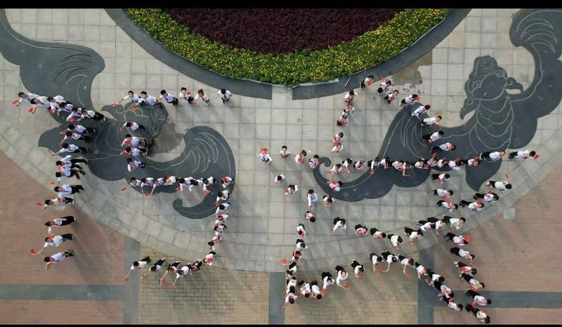 金秋十月迎国庆 ，百人诵读振中华